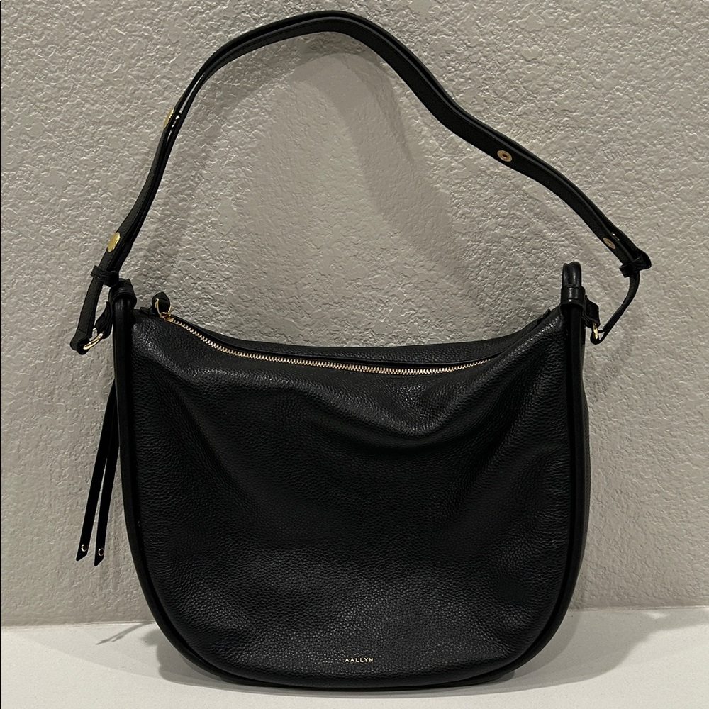 Sleek Black Leather Shoulder Bag